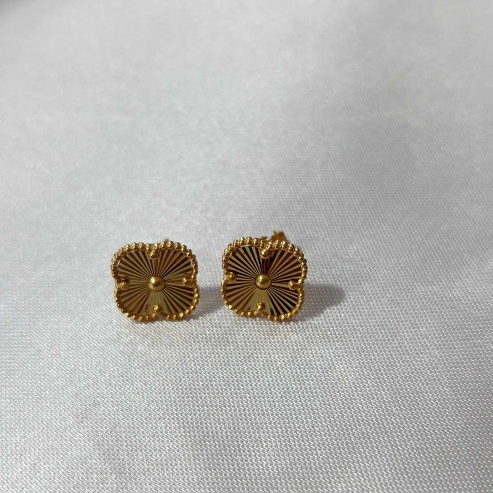 18k solid Gold Floral Clover Stud Earrings - Elegant Women’s Jewelry